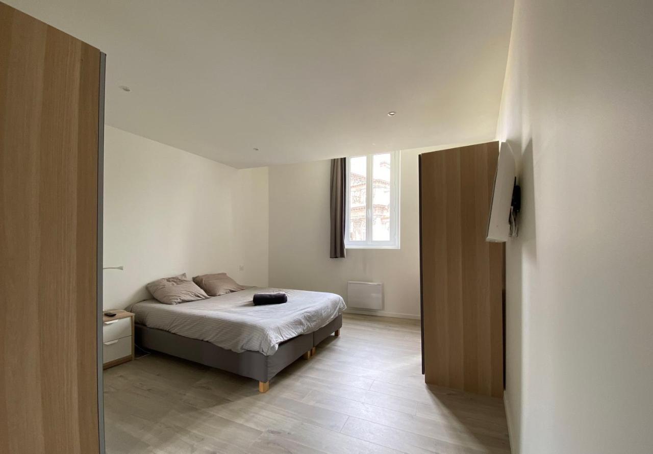 Tour D'Auvergne - Appartements En Plein Centre Ville, Proche De La Cathedrale Et De La Place De Jaude Clermont-Ferrand Eksteriør bilde