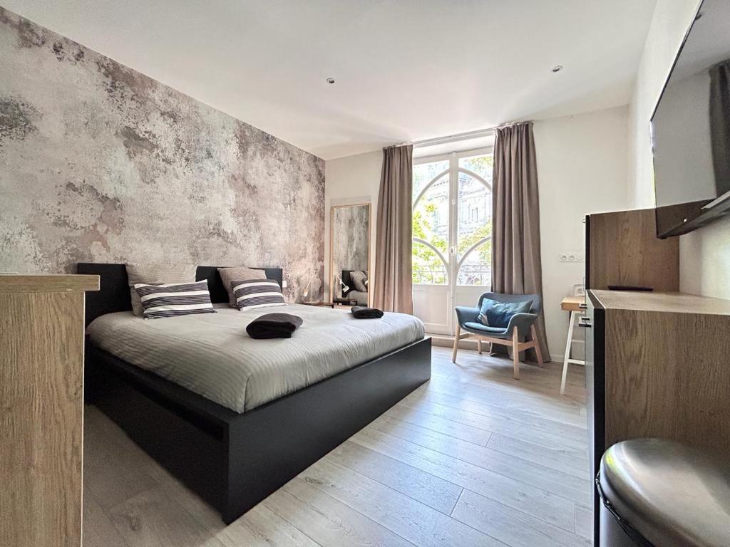 Tour D'Auvergne - Appartements En Plein Centre Ville, Proche De La Cathedrale Et De La Place De Jaude Clermont-Ferrand Eksteriør bilde