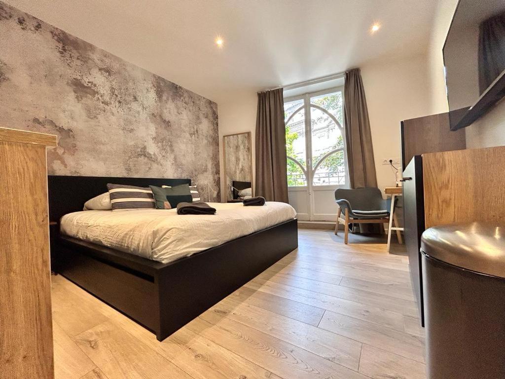 Tour D'Auvergne - Appartements En Plein Centre Ville, Proche De La Cathedrale Et De La Place De Jaude Clermont-Ferrand Eksteriør bilde